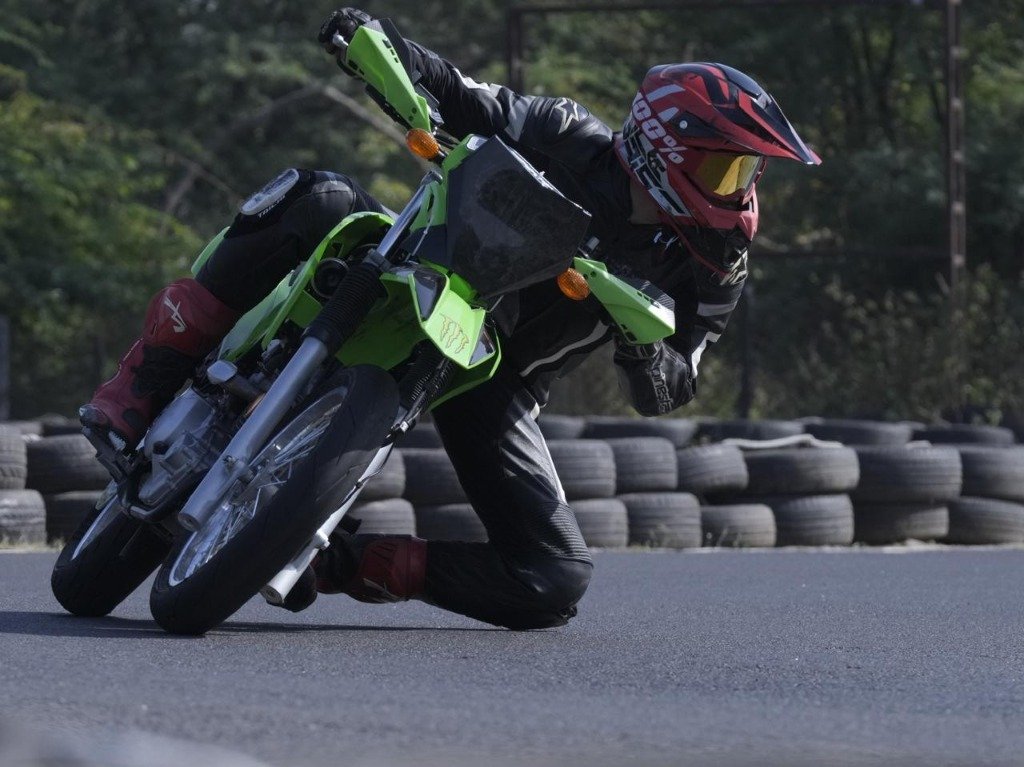 AutoZiast motorsport track cornering session