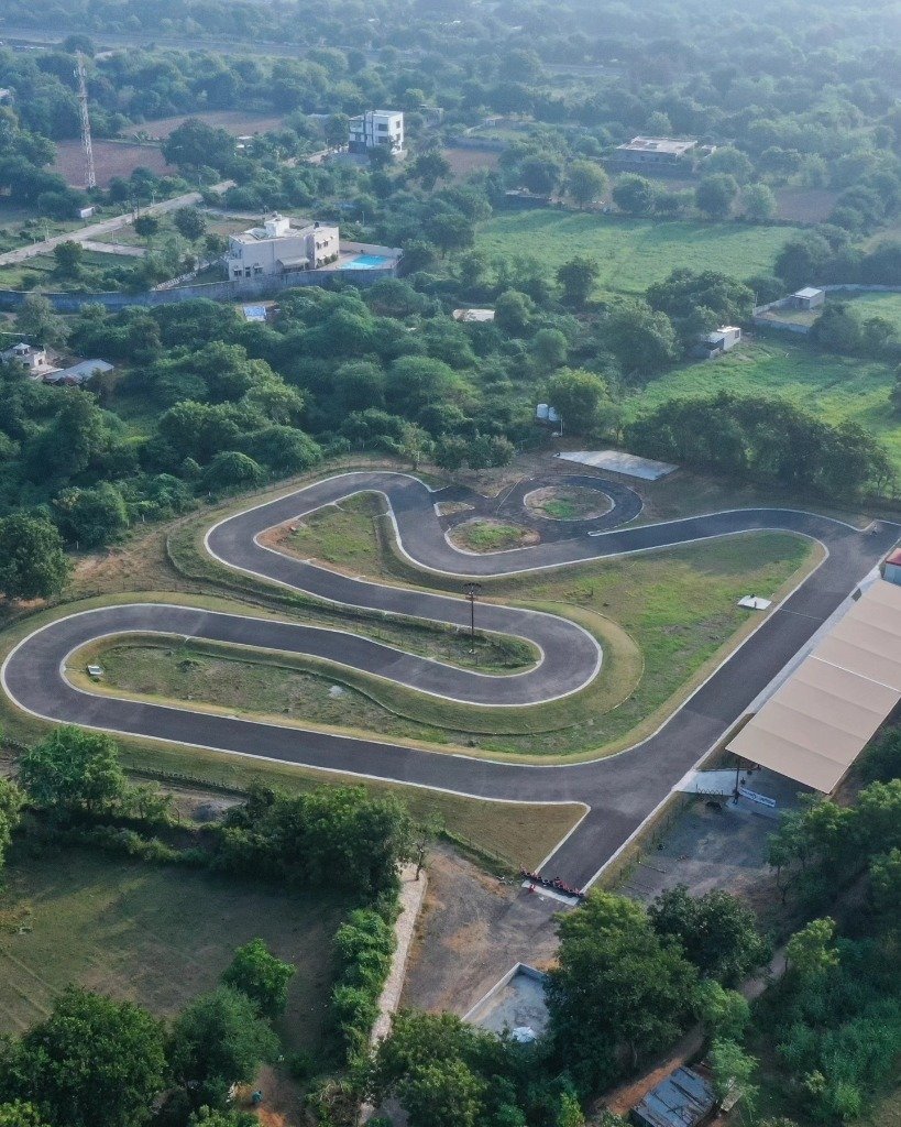 AutoZiast aerial circuit track